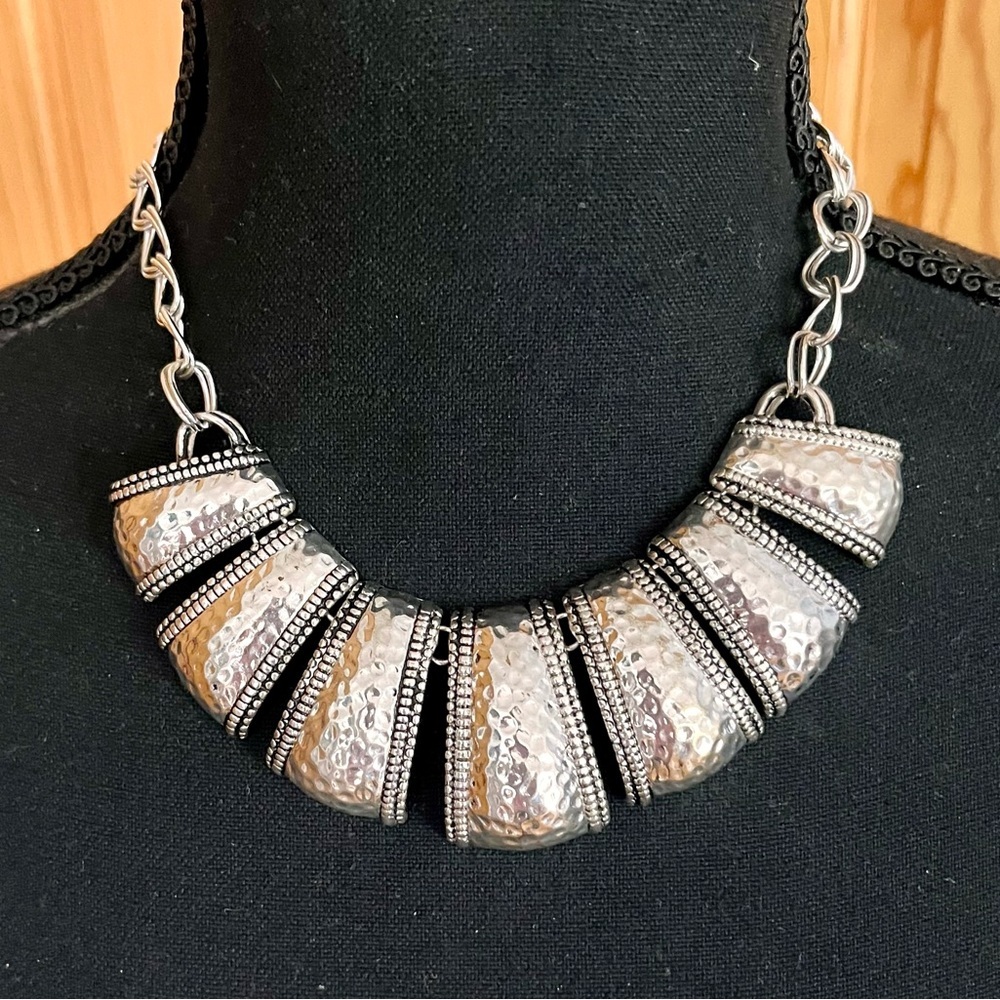 VTG Silver Hammered Bib Necklace Liquid Metal Goth Glam Western Choker 19” OS